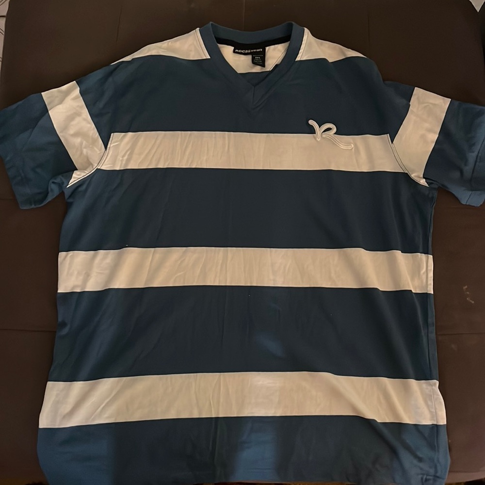 Mint condition rocawear shirt. Color white and blue.